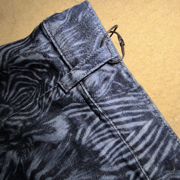 7 For All Mankind Zebra Print Button Front Mini Denim Skirt Size 26 - Picture 11 of 13